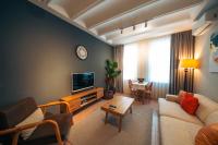 A television and/or entertainment centre at Kuledibi Suites, Historical 1-bedroom apartment No-2