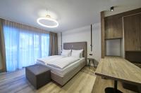 Łóżko lub łóżka w pokoju w obiekcie LH Suites Aparthotel NEW OPENING