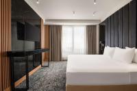 Postel nebo postele na pokoji v ubytování Ramada by Wyndham Gaziantep
