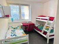 Postel nebo postele na pokoji v ubytování 3 Bedroom Apartment, Playground, bounce mat jump ring