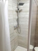 Kúpeľňa v ubytovaní Charming apartment in Rakovica with shared pool - 35 sqm