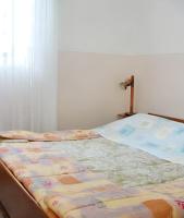 Posteľ alebo postele v izbe v ubytovaní Charming apartment in Kampor with private garden - 28 m²