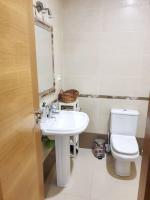A bathroom at Spacious apartment with mountain view in Tabernas, 99 sqm