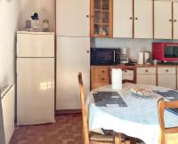 Kuchyňa alebo kuchynka v ubytovaní Maison de charme à Vachères avec jardin et vue montagne