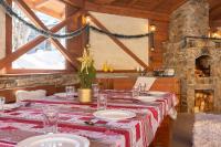 Posezení v ubytování Pirin Sense Family Apt - Mountain View - SPA - FREE Parking