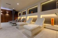 Posezení v ubytování Pirin Sense Family Apt - Mountain View - SPA - FREE Parking