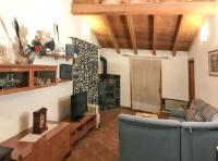 Posezení v ubytování Modern Apartment in Tolva with Garden and Sports Facilities