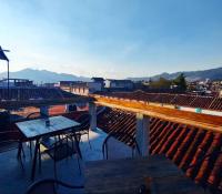 En generel udsigt til bjerge eller udsigt til bjerge taget fra kroen