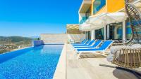 Bazén v ubytování Kalkan 3 Bedroom Villa 9937 nebo v jeho okolí