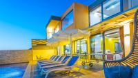 Bazén v ubytování Kalkan 3 Bedroom Villa 9937 nebo v jeho okolí