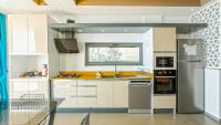 Kuchyň nebo kuchyňský kout v ubytování Kalkan 3 Bedroom Villa 9937