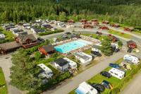 una vista aérea de un parque con piscina en First Camp Bø - Telemark, en Bø