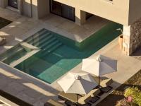 Bazén v ubytovaní Vorto Luxury Villas, a Signature Island Retreat, By ThinkVilla alebo v jeho blízkosti