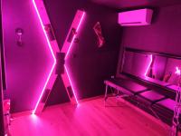 Łóżko lub łóżka w pokoju w obiekcie Maison Deco Pop Et Chaleureuse Avec Spa, Sauna