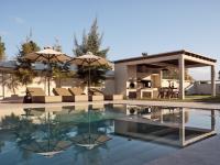 Bazén v ubytovaní Vorto Luxury Villas, a Signature Island Retreat, By ThinkVilla alebo v jeho blízkosti