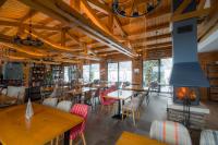 Cornelia Deluxe Residenceにあるレストランまたは飲食店