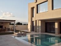 Bazén v ubytovaní Vorto Luxury Villas, a Signature Island Retreat, By ThinkVilla alebo v jeho blízkosti