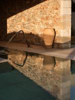 Bazén v ubytovaní Vorto Luxury Villas, a Signature Island Retreat, By ThinkVilla alebo v jeho blízkosti