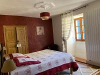 Łóżko lub łóżka w pokoju w obiekcie Manoir du Charme dans les Gorges du Tarn LOZERE
