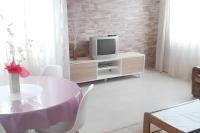 TV a/nebo společenská místnost v ubytování Welcoming Apartment in A Coruña, 90 m², Balcony