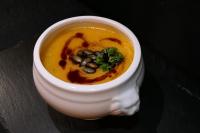 Jídlo v hotelu nebo okolí