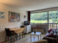 Posedenie v ubytovaní Studio confortable, idéal pour 4, avec balcon, proche pistes et centre bourg ! - FR-1-548-35