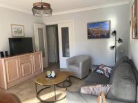 Televízia a/alebo spoločenská miestnosť v ubytovaní F2 avec parking, terrasse & wifi à Amélie-les-Bains, animaux acceptés - FR-1-703-53