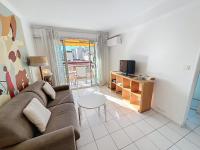 Telewizja i/lub zestaw kina domowego w obiekcie Général Ferrié 3 pcs AR Croisette Martinez by Olam Properties