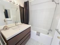 Łazienka w obiekcie Général Ferrié 3 pcs AR Croisette Martinez by Olam Properties