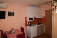 Kuchyňa alebo kuchynka v ubytovaní Apartments Rale