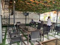 Un restaurant sau alt loc unde se poate mânca la Aotel Hotels & Suites - Ojota