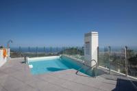 Bazén v ubytování Modern New Apartment In The Heart Of Mijas Pueblo nebo v jeho okolí