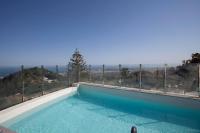 Bazén v ubytování Modern New Apartment In The Heart Of Mijas Pueblo nebo v jeho okolí