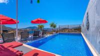 Bazén v ubytování Kalkan 3 Bedroom Apartment - 7760 nebo v jeho okolí