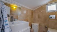 Koupelna v ubytování Kalkan 3 Bedroom Apartment - 7760
