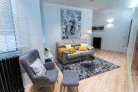 Posezení v ubytování Lujoso y amplio apartamento con parking incluido