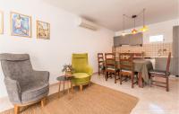 Kuchnia lub aneks kuchenny w obiekcie Awesome Home In Polaca With Kitchen