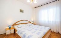 Posteľ alebo postele v izbe v ubytovaní 3 Bedroom Awesome Apartment In Senj