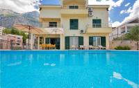 Bazén v ubytovaní Beautiful Home In Makarska alebo v jeho blízkosti