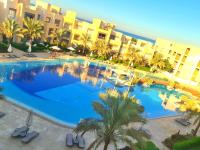 Bazén v ubytování Mangrove Elgouna nebo v jeho okolí