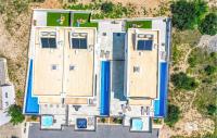 Bazén v ubytování Cozy Home In Makarska With Jacuzzi nebo v jeho okolí