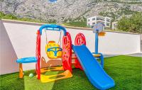 Herní místnost nebo prostor pro děti v ubytování Cozy Home In Makarska With Jacuzzi