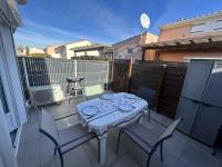 Balkón alebo terasa v ubytovaní Maison rénovée avec piscine, parking privé et proche plage à Marseillan - FR-1-387-185