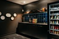 Ruby Louise Hotel Frankfurtにあるキッチンまたは簡易キッチン