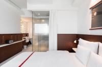 Ruby Luna Hotel Dusseldorfにあるベッド