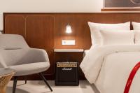 Ruby Luna Hotel Dusseldorfにあるベッド