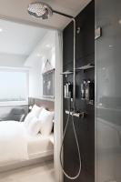 Ruby Luna Hotel Dusseldorfにあるベッド