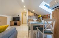 Kuchyňa alebo kuchynka v ubytovaní 1 Bedroom Stunning Apartment In Zadar
