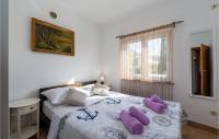 Posteľ alebo postele v izbe v ubytovaní Nice Apartment In Rovanjska - Jasenice