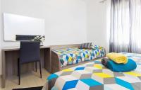 Posteľ alebo postele v izbe v ubytovaní Awesome Apartment In Grebastica